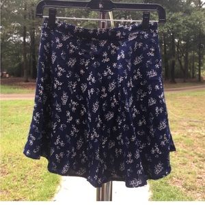 Blue and white skirt with a zipper on the side